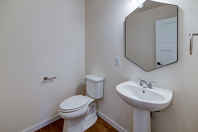 Building Photo - 4873 Lacy Rd