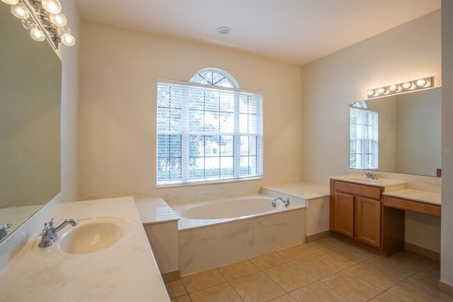 Building Photo - 3876 Shoreview Dr