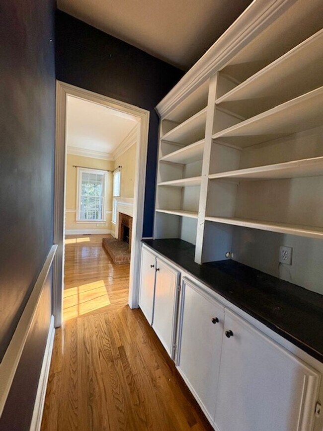 Building Photo - Spacious Five Bedroom Home in Mount Pleasant