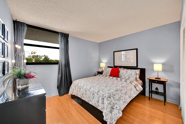 Building Photo - 1266 S Military Trail