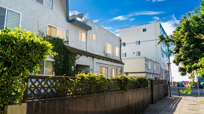 Building Photo - 14 Wavecrest Ave
