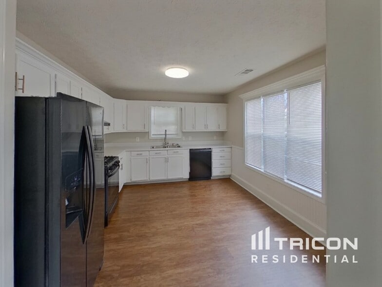 Building Photo - 408 Crested View Dr