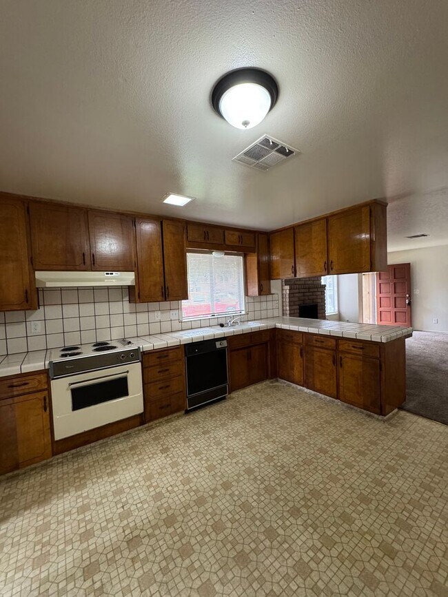 Building Photo - 4056