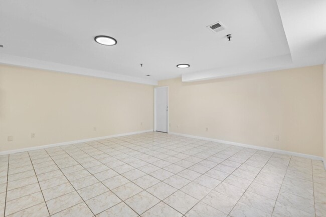 Building Photo - 587 70TH St