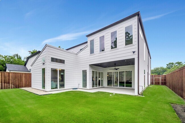 Building Photo - 3731 Cortez Dr