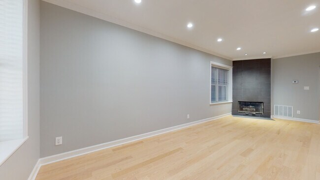 Building Photo - 1543 W George St