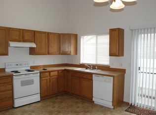 Building Photo - 4 bed 2 bath multi-level in Central CDA ( new carpet)