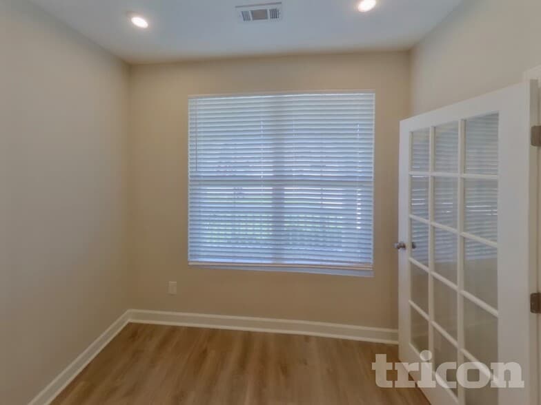 Building Photo - 323 Disley Way