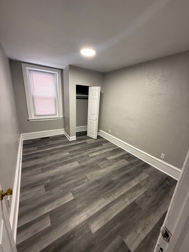 Building Photo - 28 N 50th St