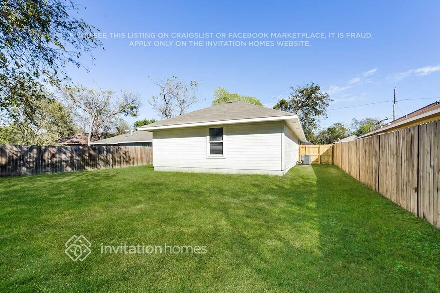 Building Photo - 107 Cook St