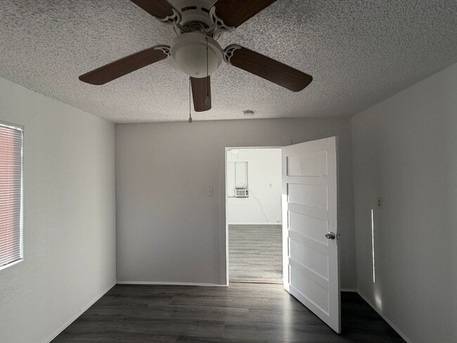 Building Photo - WoW 1 Bd 1 Ba House with a Yard and Laundry Hookups
