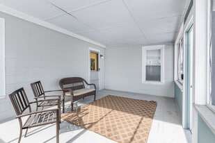 Building Photo - 146 Hanover St
