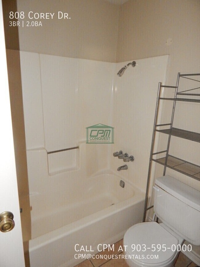 Building Photo - 808 Corey Dr