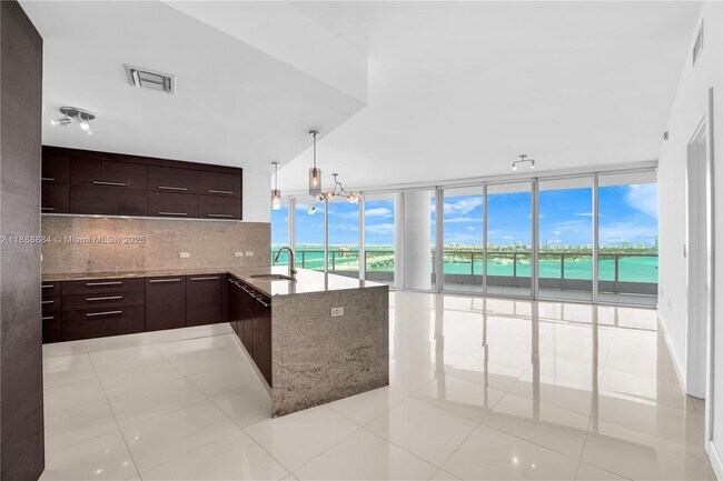 Building Photo - 900 Biscayne Blvd
