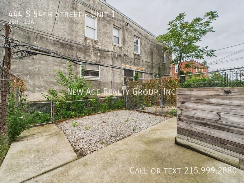 Building Photo - 444 S 54th St