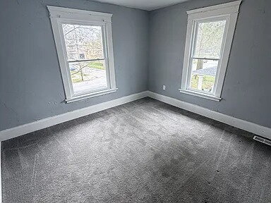 Building Photo - Spacious 6-bedroom, 3-bath home offering a flexible multi-level layout ideal for comfortable living