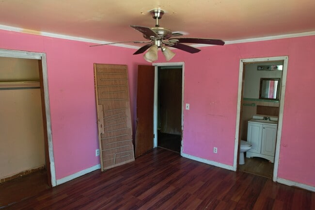 Building Photo - 460 Rogers St NW