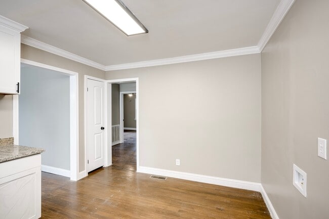 Building Photo - 205 Hampton Ave