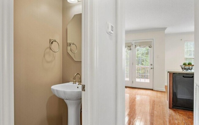 Building Photo - Knoxville 37934 - 4 bedroom 2 bath - call ...