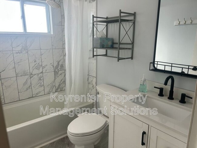 Building Photo - 266 Crawford Dr