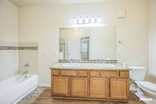 Building Photo - Charming 2BR Townhome in Broomfield