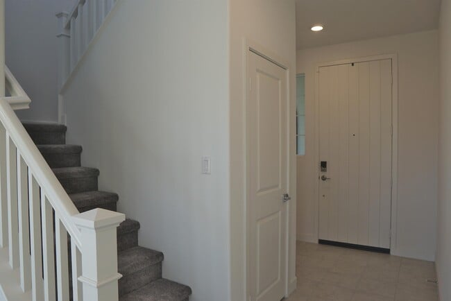 Building Photo - 35505 Sereno Ln