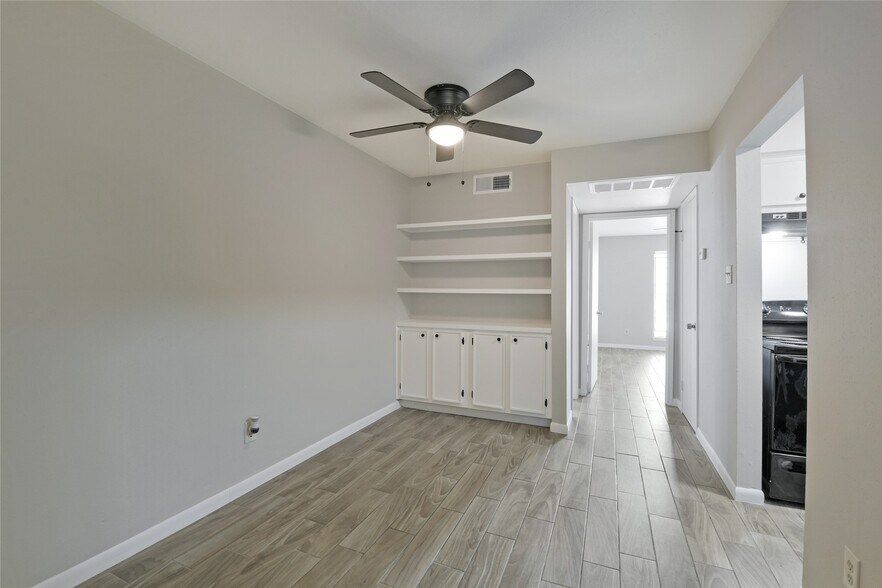 Building Photo - 4500 Sherwood Ln