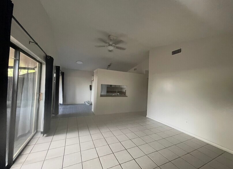 Building Photo - 10557 Parkcrest Dr