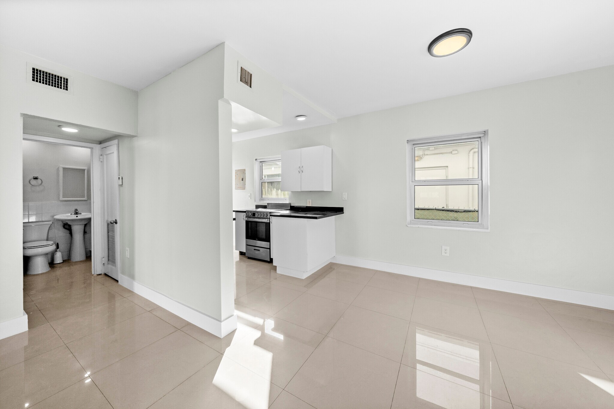 Building Photo - 1203 Marseille Dr