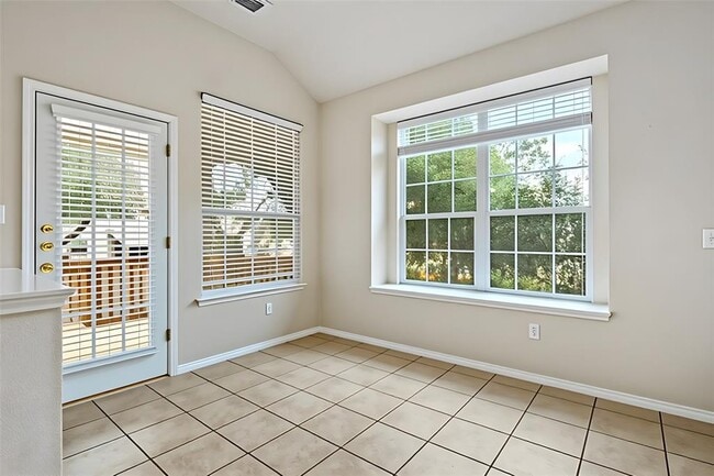 Building Photo - 207 Chesapeake Bay Ln S