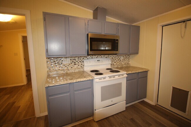 Building Photo - 2528 Baywood Dr