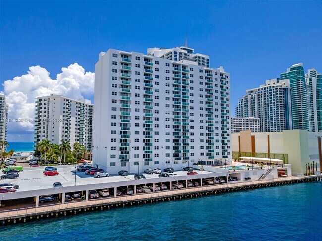 Building Photo - 3000 S Ocean Dr