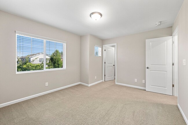 Building Photo - Lacey/Hawks Prairie 4 bedroom 2381 SF home...
