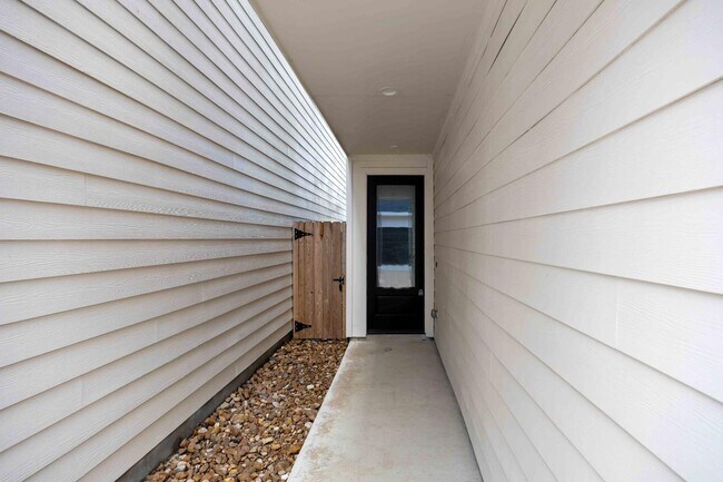 Building Photo - 6117 Campo Vista Dr