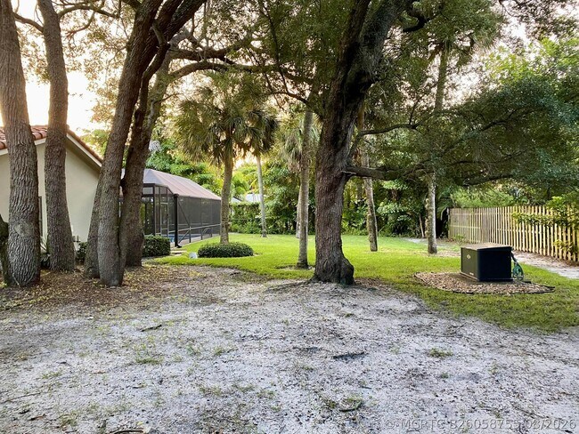 Building Photo - 1140 SW 15th St