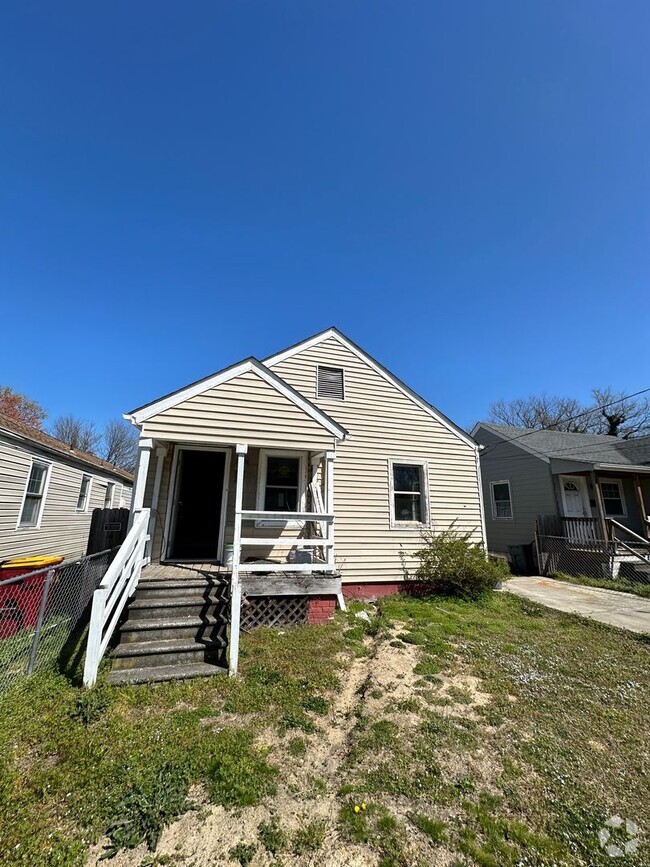 Building Photo - 2 bed house with big yard in Petersburg Va!