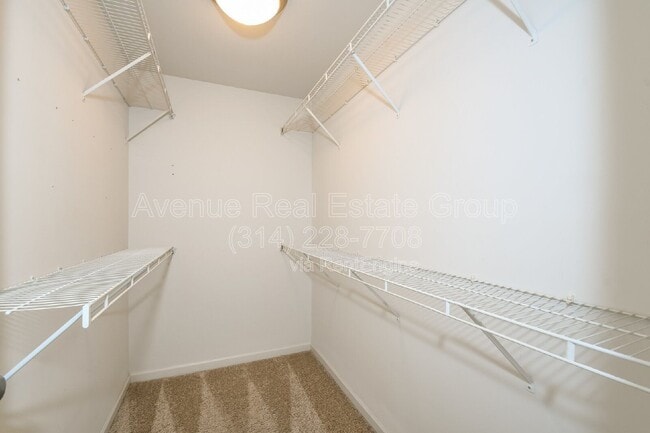 Building Photo - 404 N Sarah St