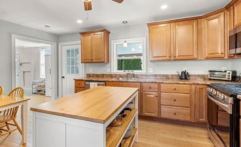 Building Photo - 20 Planters St