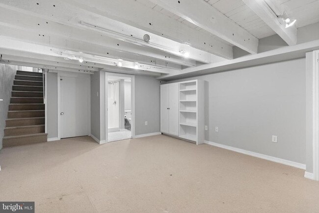 Building Photo - 2215 Pine St