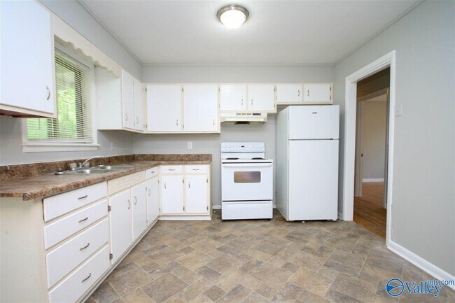 Building Photo - 3423 Rosedale Dr NW