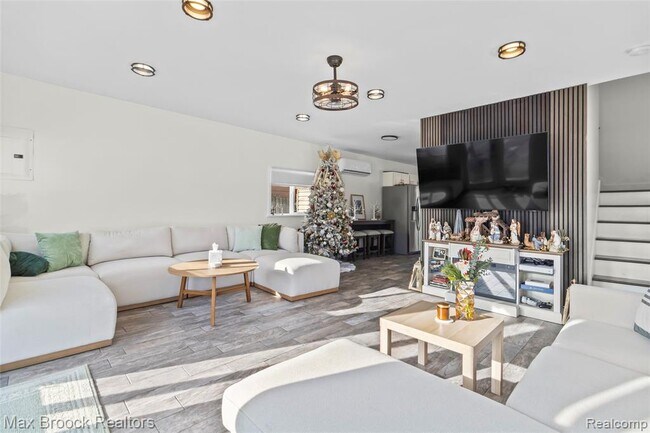 Building Photo - 3020 Grove St