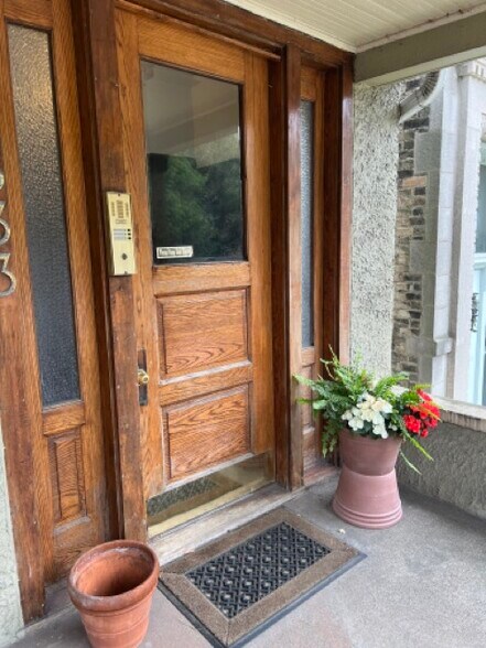 Front Door - 1333 W Foster Ave