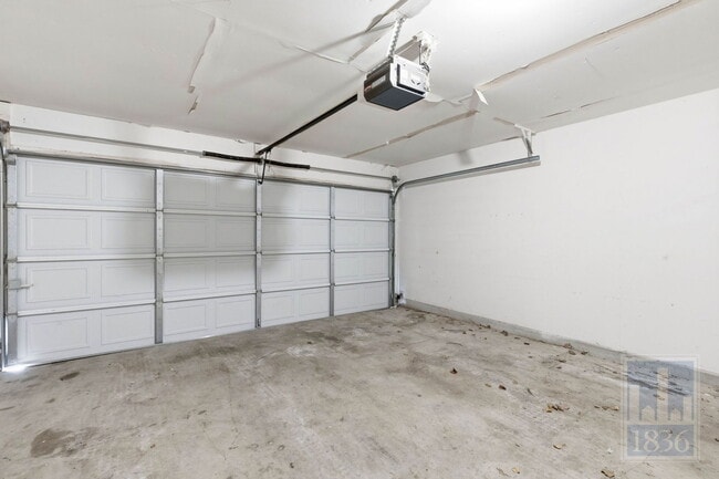 Building Photo - 1612 Sylvia Ln