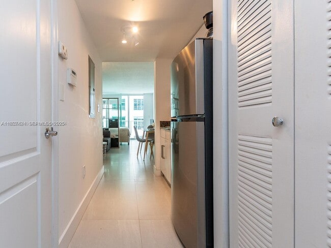 Building Photo - 1200 Brickell Bay Dr