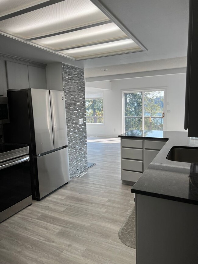 Building Photo - Suquamish View Home