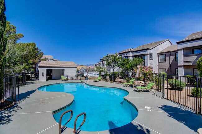 Building Photo - Beautiful Must See Condo!