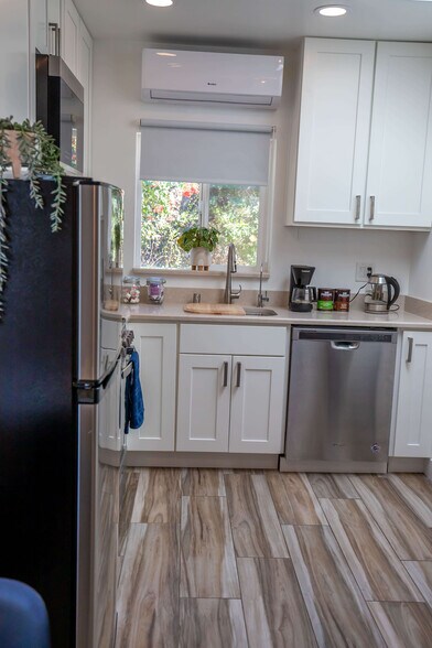 Building Photo - 5553 Yerba Anita Dr