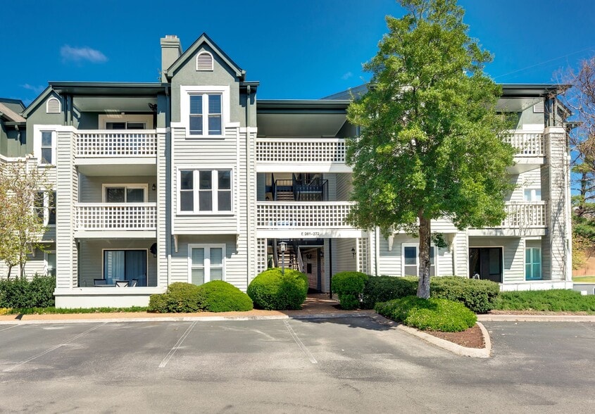 Building Photo - 265 Hillsboro Pl