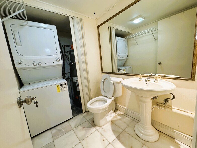 Building Photo - 2311 23rd Ln