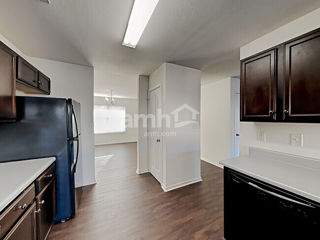 Building Photo - 6236 Leslie Dr